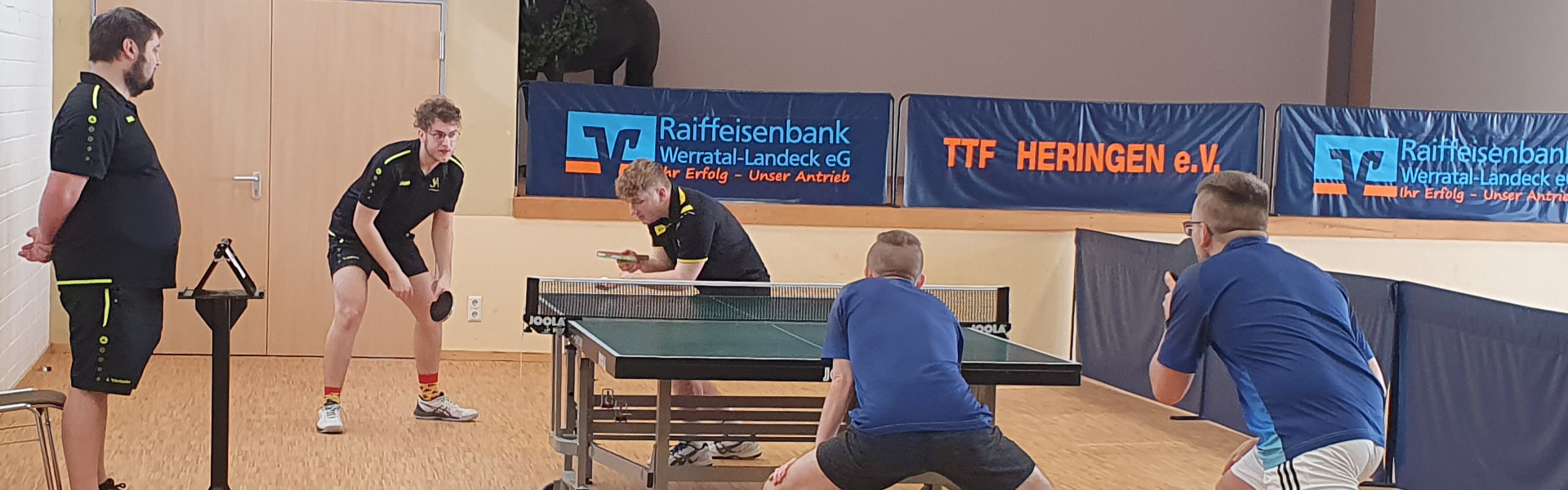 Eröfnungsdoppel im Spiel gegen Heringen