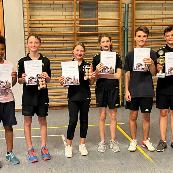 SchülerInnen J15 des SVA Tischtennis